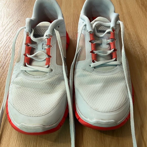 Women’s Nike Athletic Shoe 9.5 x2 - Picture 4 of 12